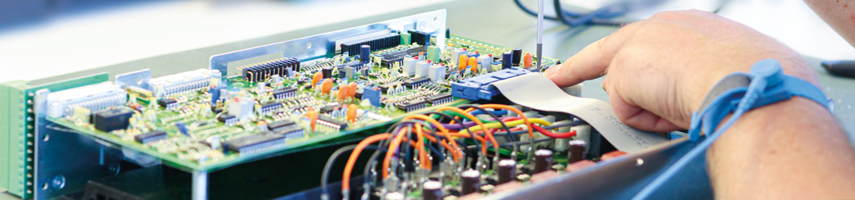 Quickly operational refurbished drives from Siemens, ABB, and Lenze with pre-installed options